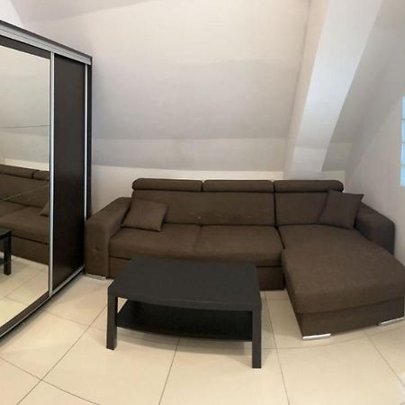Chez Ana Apartamento Otopeni Exterior foto
