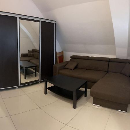 Chez Ana Apartamento Otopeni Exterior foto