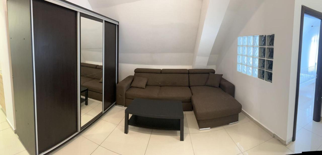 Chez Ana Apartamento Otopeni Exterior foto