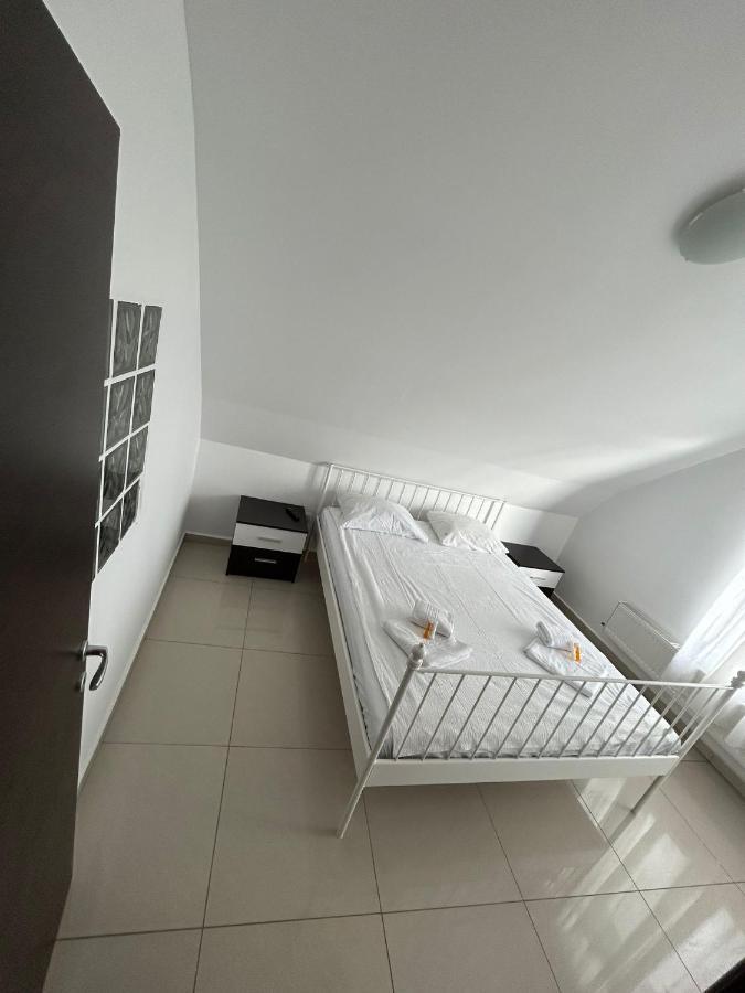 Chez Ana Apartamento Otopeni Exterior foto